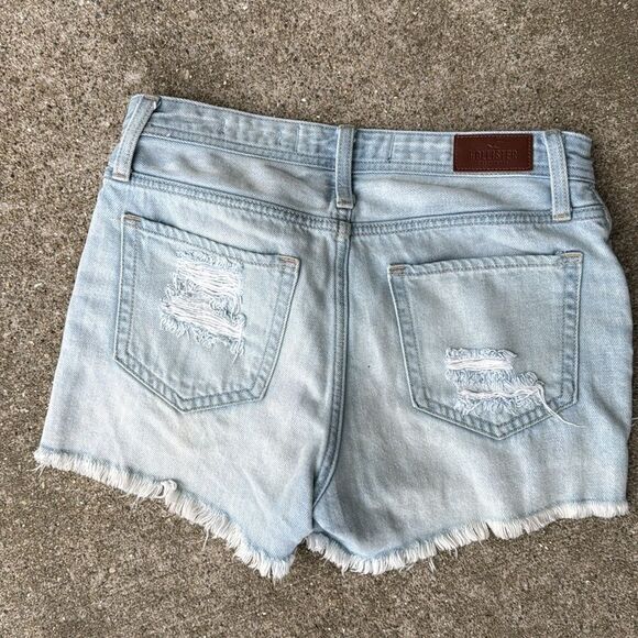Hollister High Rise Mom Shorts 3”  Button Fly Size 25 destroyed 100% Cotton - Picture 2 of 9